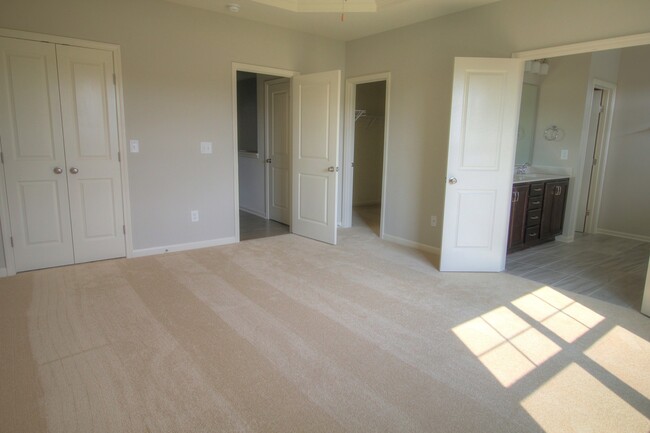 Building Photo - Durham 3 bed 2.5 bath: Available Now (Shor...