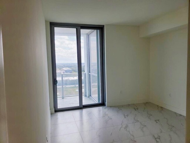 Building Photo - 2000 Metropica Wy