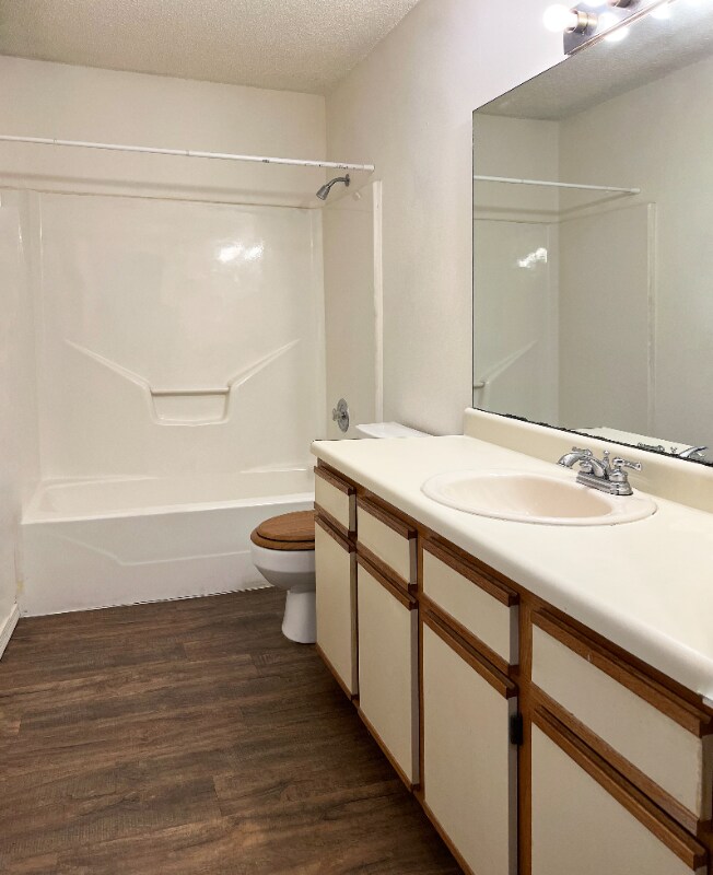 Building Photo - 5900 Samantha St