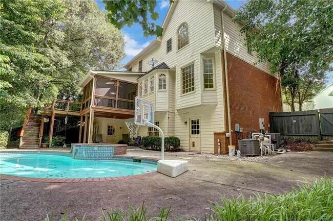 Building Photo - 510 Jacaranda Ct