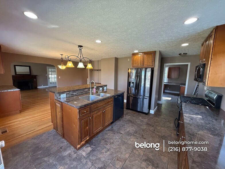 Building Photo - 30871 Lorain Rd
