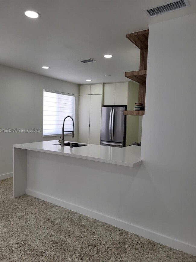 Building Photo - 9226 SW 37th St