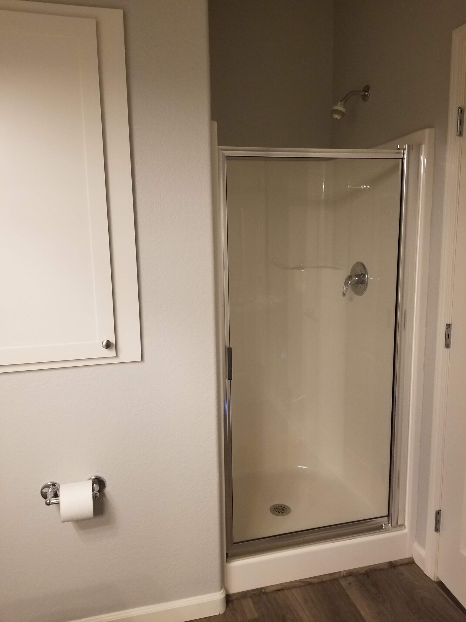 Guest bath shower - 6964 ASH CREEK HTS