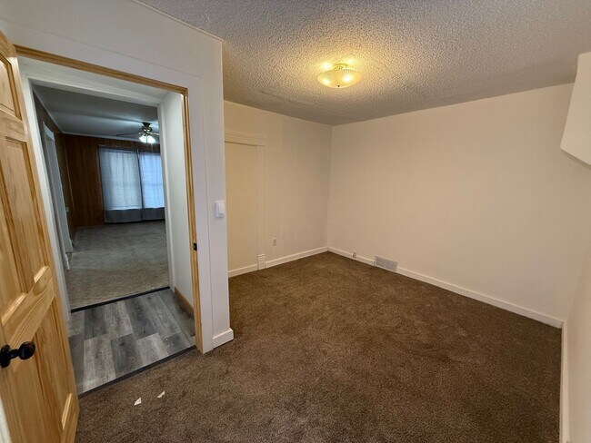 Building Photo - 426 1st St NW