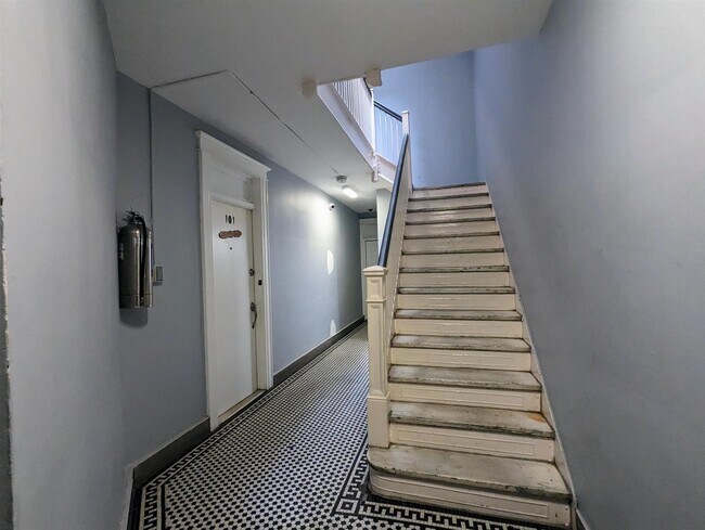 Building Photo - 601 Columbia Ave