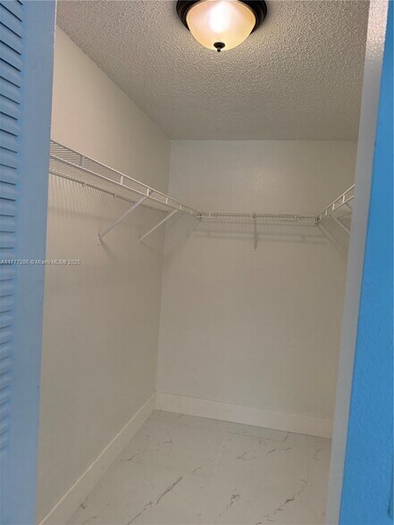 Building Photo - 3221 Sabal Palm Mnr