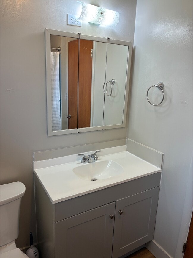 Building Photo - 1001 7th St