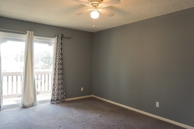 Building Photo - 10526 Hammerly Blvd
