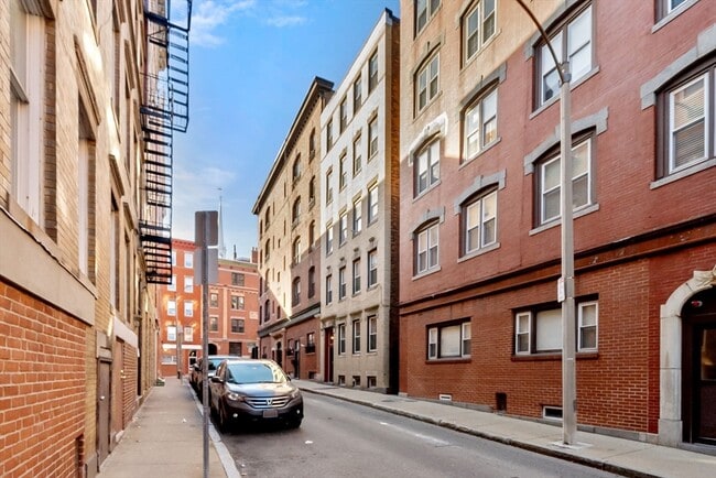 Building Photo - 10 Henchman St