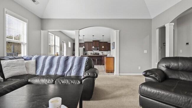 Building Photo - Towne Pointe