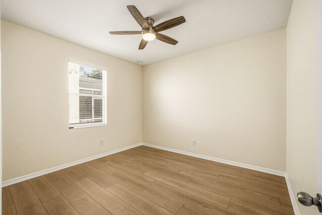 Building Photo - Cozy 4/2 Home Nestled in a Gated Community