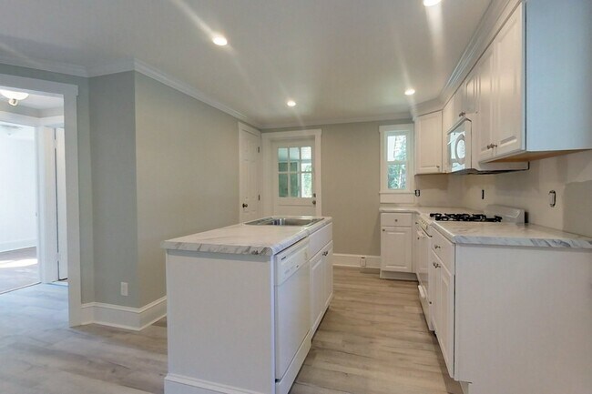 Building Photo - 813 N Spair St