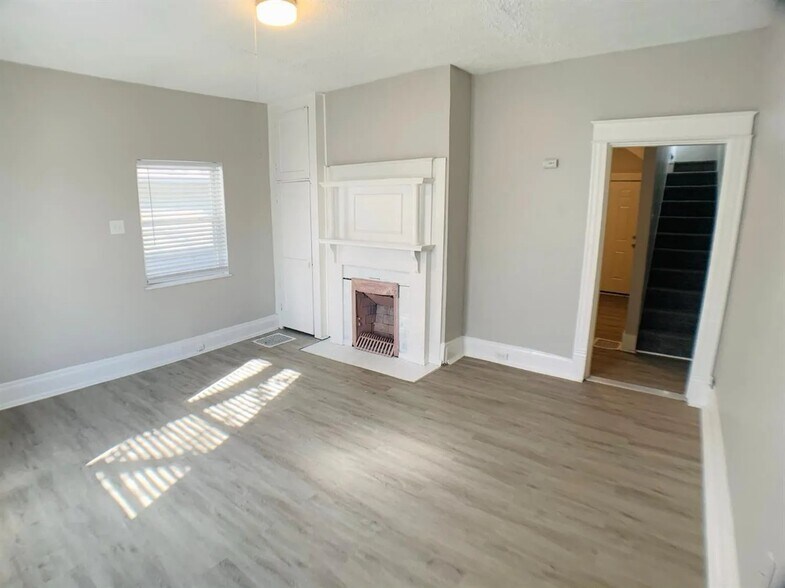 Building Photo - 2558 Ring Pl