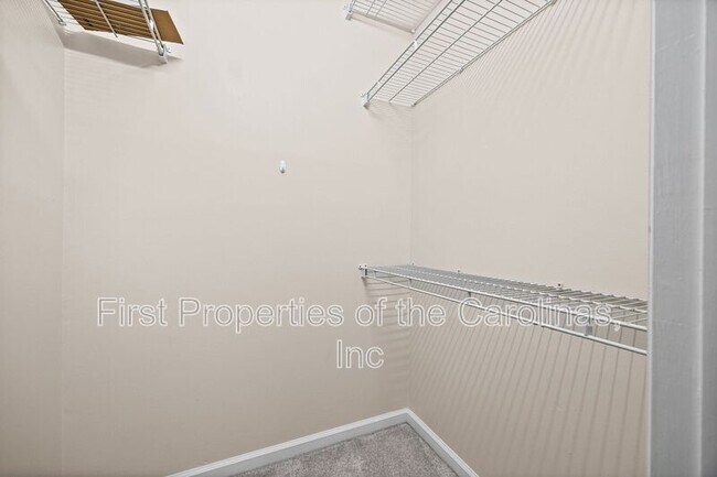 Building Photo - 215 6th St