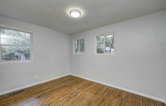 Building Photo - 5366 Clarendon Rd