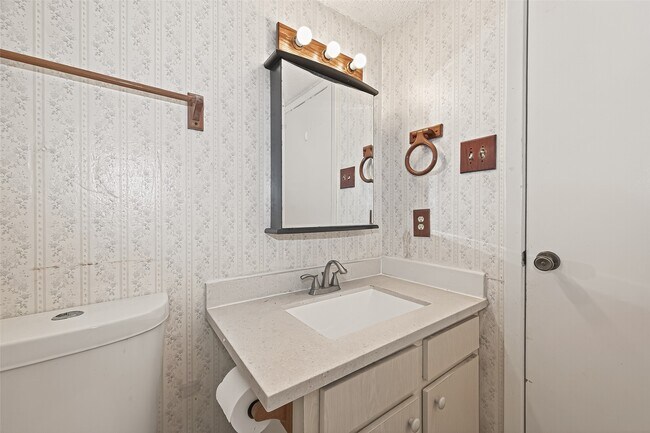 Building Photo - 13040 Greenway Chase Ct