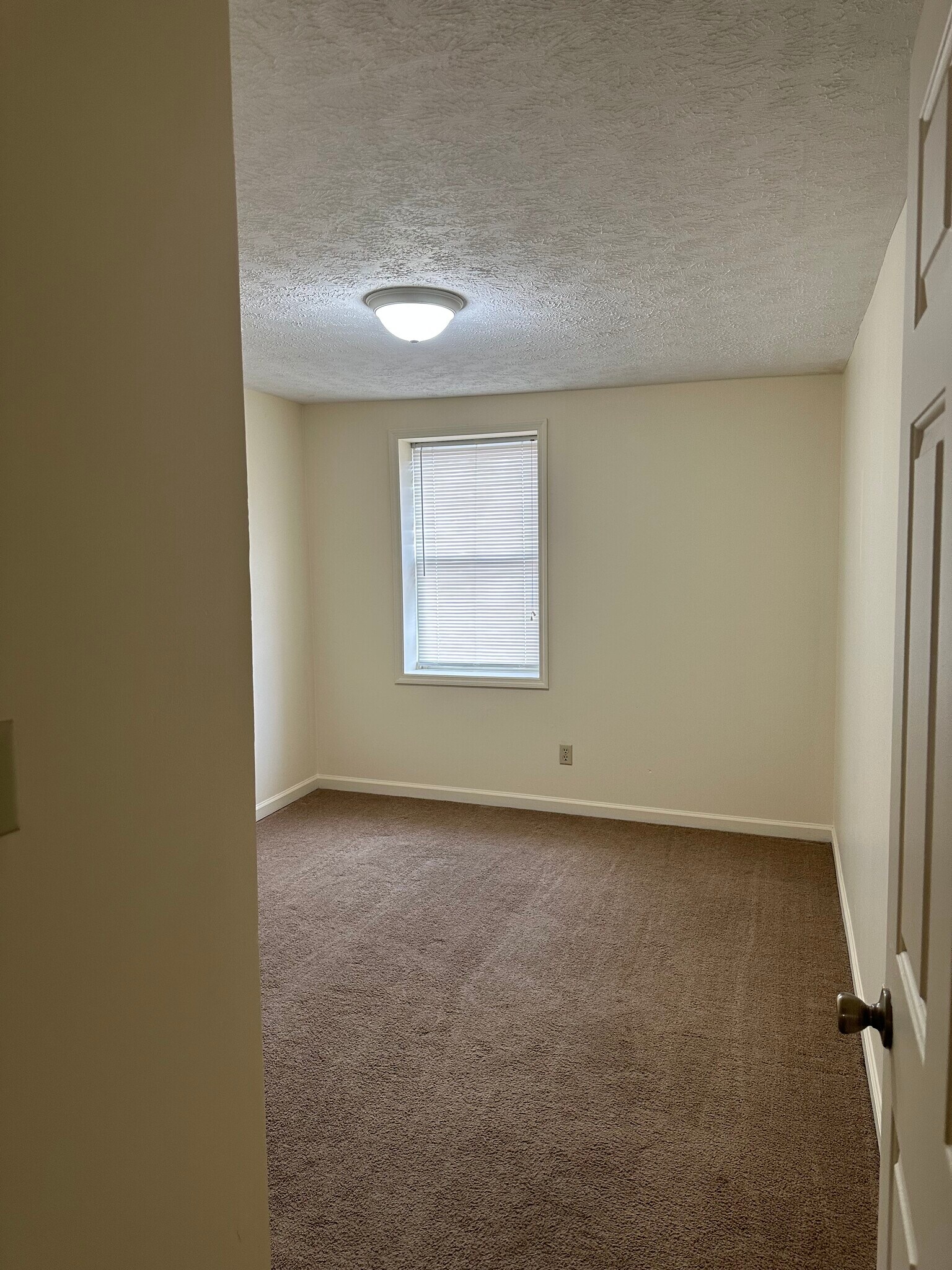 Building Photo - 117 E Main St