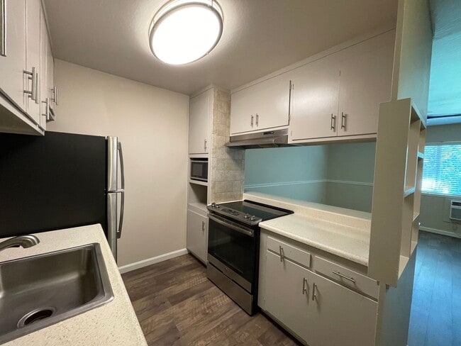 Interior Photo - 1711 N Street, Sacramento