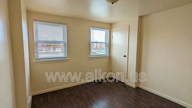 Building Photo - 4302 Stanley St