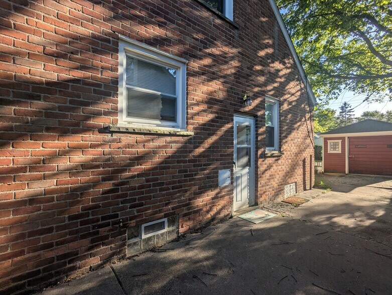 Building Photo - 9319 Fenton Ave