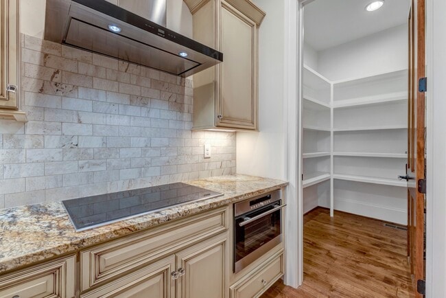 Building Photo - 5014 Mountview Pl