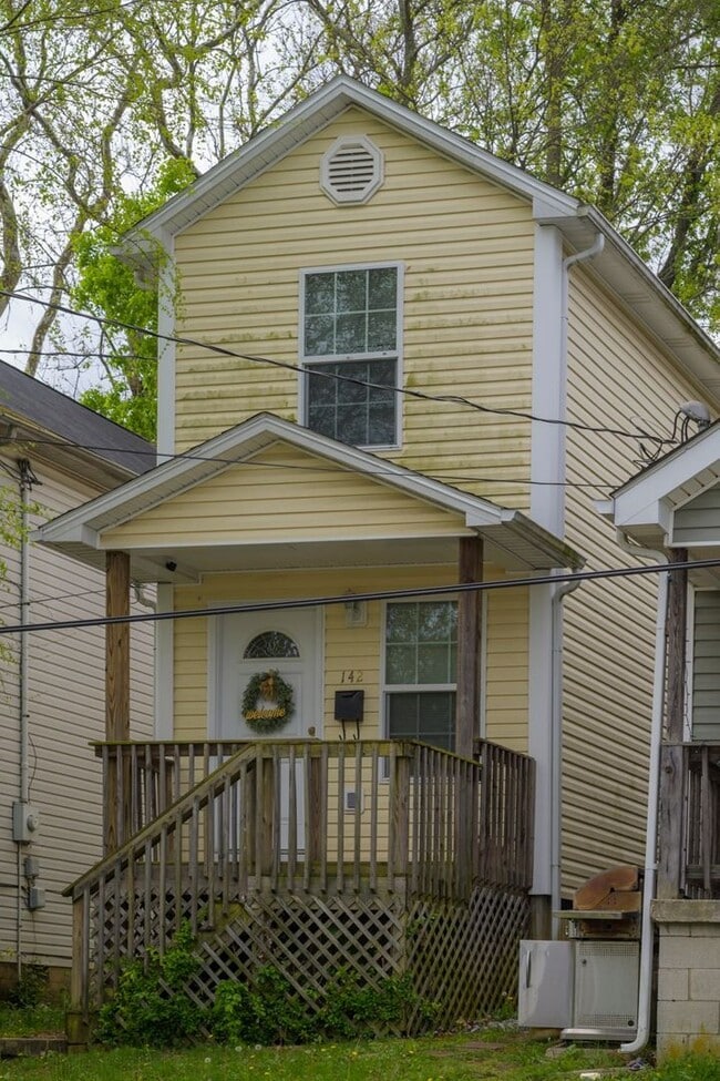 Primary Photo - VIRTUAL SHOWINGS AVAILABLE - Modern 4 Bedr...