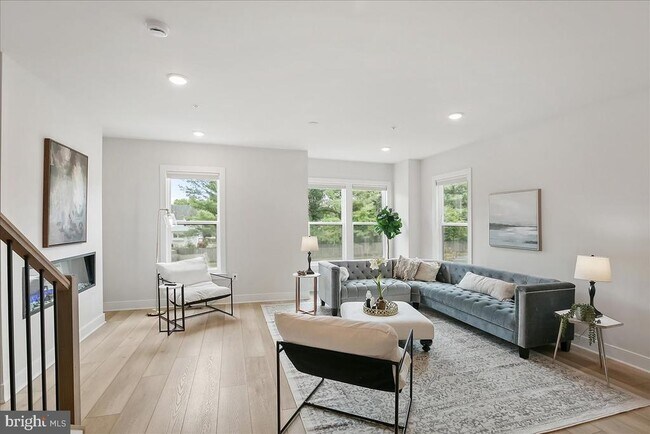 Building Photo - 12768 Sunrise Valley Dr