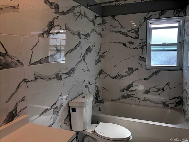 Building Photo - 563 Albemarle Pl