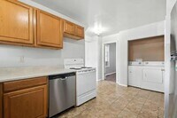 Building Photo - 2584 Deming Ave