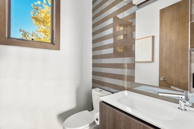 Building Photo - 522 Spruce St