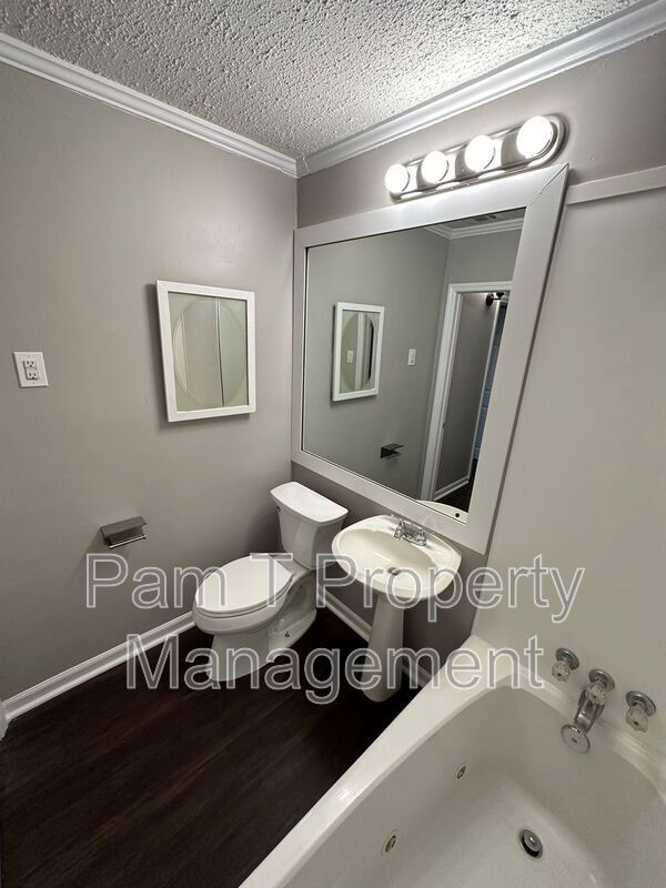 Building Photo - 7804 Clyo Cir