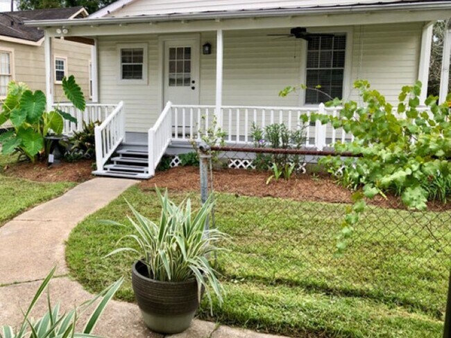 Building Photo - Iconic.... Capital Heights Cottage