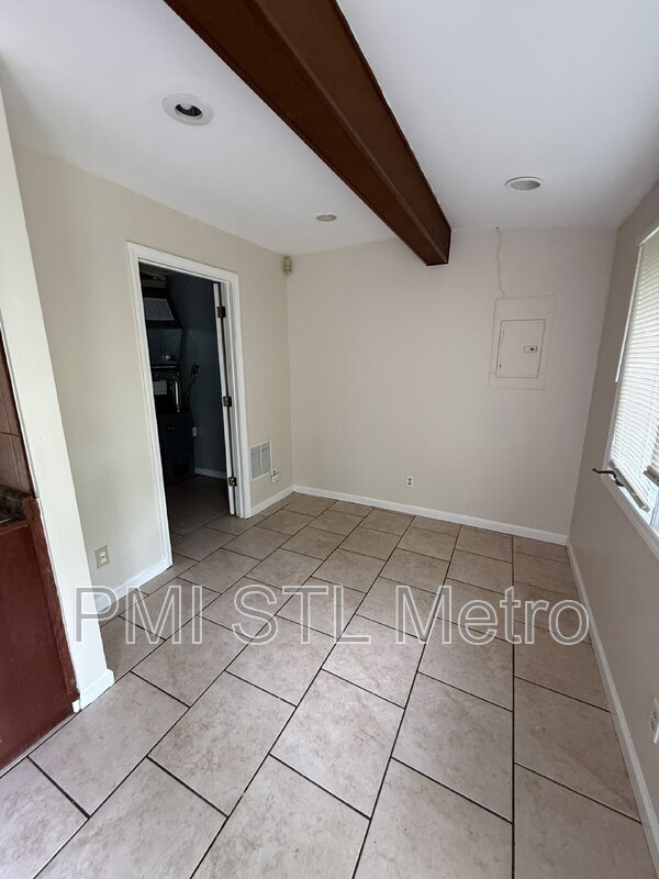 Building Photo - 1510 Trampe Ave