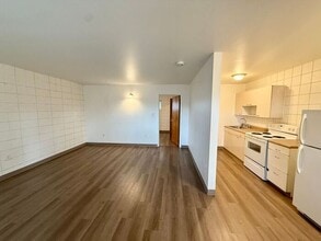 Building Photo - Move in specials - Pick One - 1st month free or $100 off monthly rent. Flexible lease terms are a...