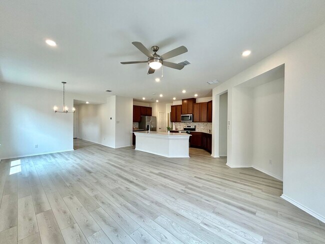 Building Photo - Spacious & Updated 4/BR 3/5/BA Home with M...