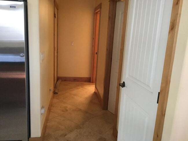 Building Photo - 61386 Merriewood Ct