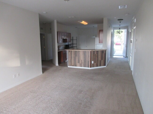Building Photo - 1211 Knollwood Dr