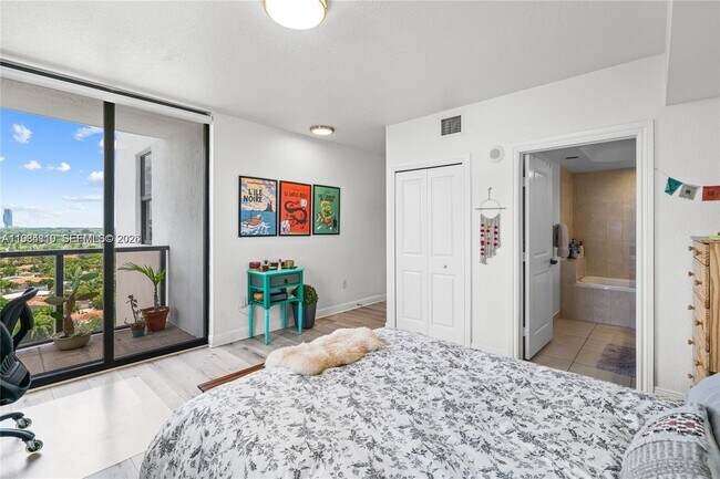 Building Photo - 2301 SW 27th Ave