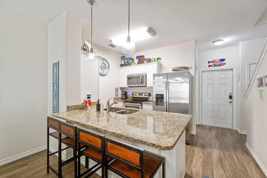 Building Photo - 14913 Packery View Loop
