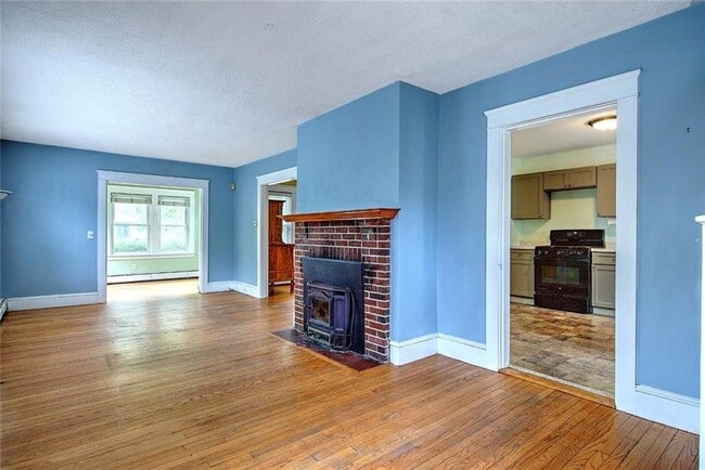 Building Photo - 4 Talbot Manor
