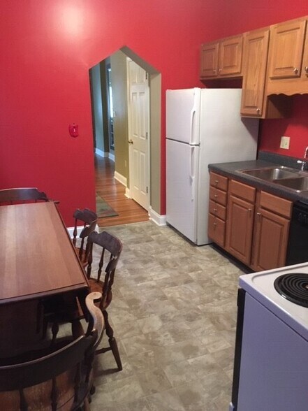 Eat in Kitchen - 2814 Sarah St