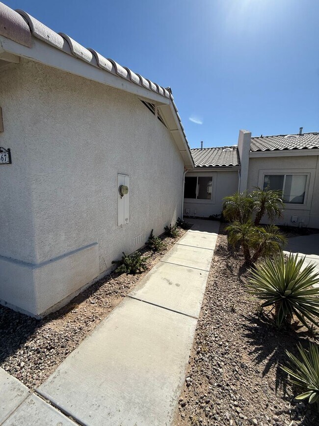 Building Photo - Yuma Meadows Townhouse - Furnished or Unfurnished