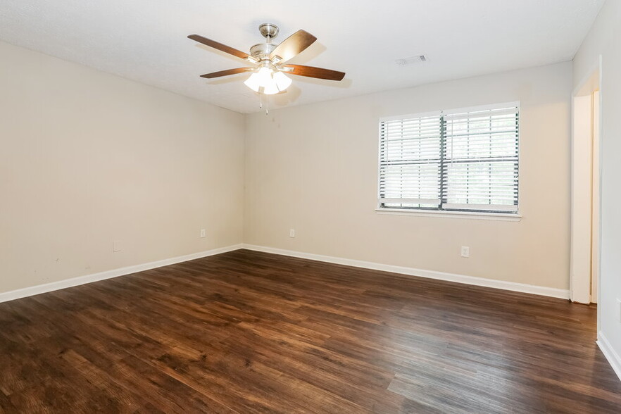 Building Photo - 10319 Briarbay Loop