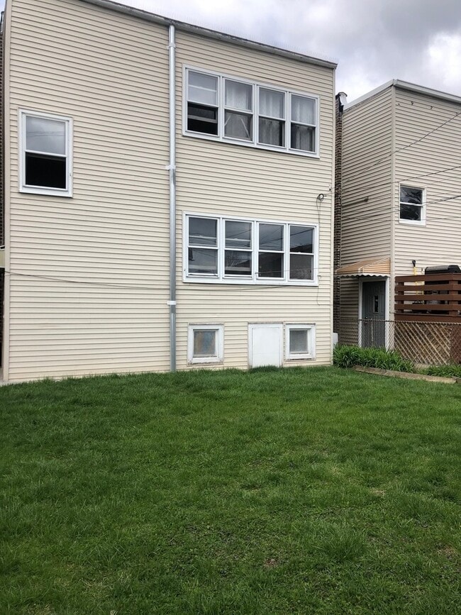 Building Photo - 3443 N Monticello Ave
