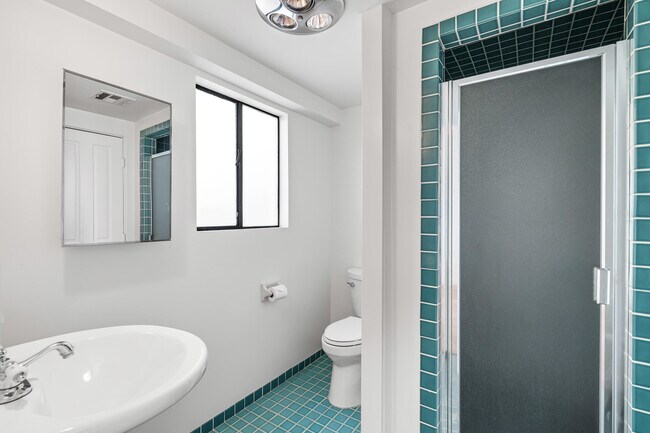 Building Photo - 839 N Avenida Olivos