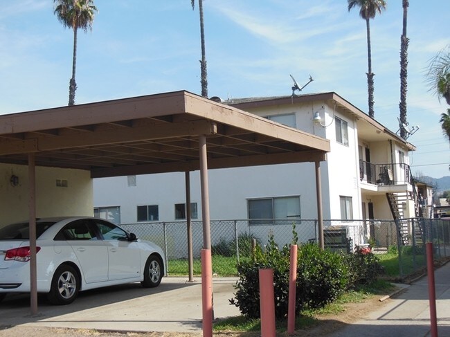 Carport - 517-523 Aster St