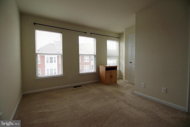 Building Photo - 42637 New Dawn Terrace