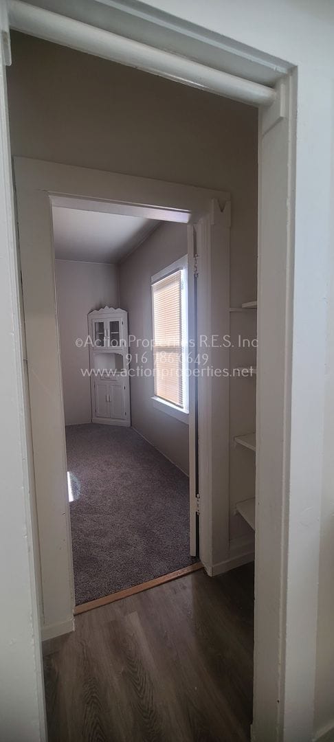 Building Photo - Updated 2 Bedroom 1 Bathroom, New Paint an...