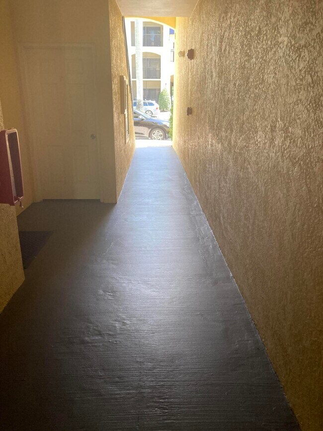 Building Photo - 3018 Alcazar Pl