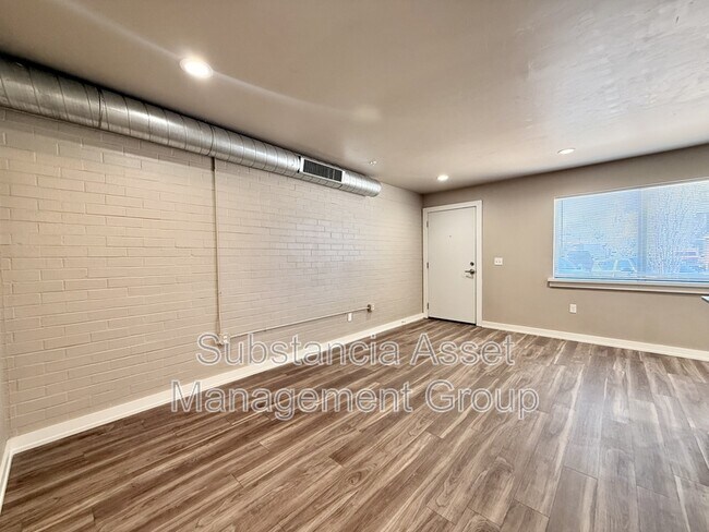 Building Photo - 2000 N Blackwelder Ave